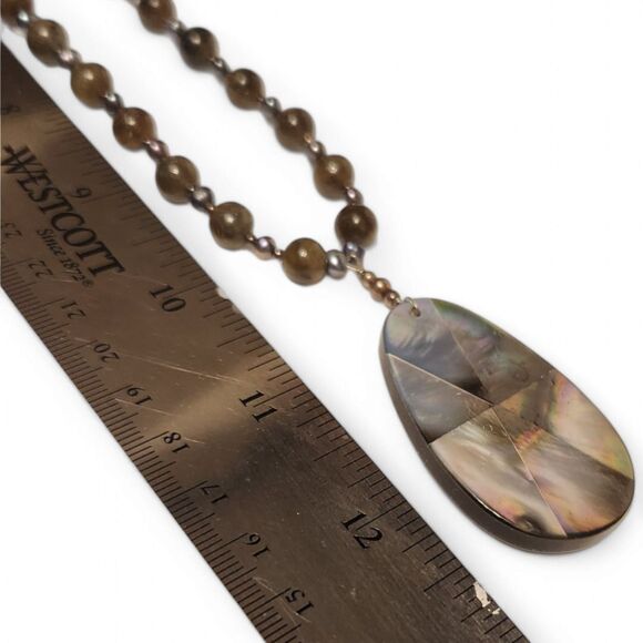 Vintage Labradorite Beads Necklace with Pearl Abalone Pendant, 13" Long - Picture 4 of 7